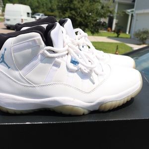Jordan 11 legend blue